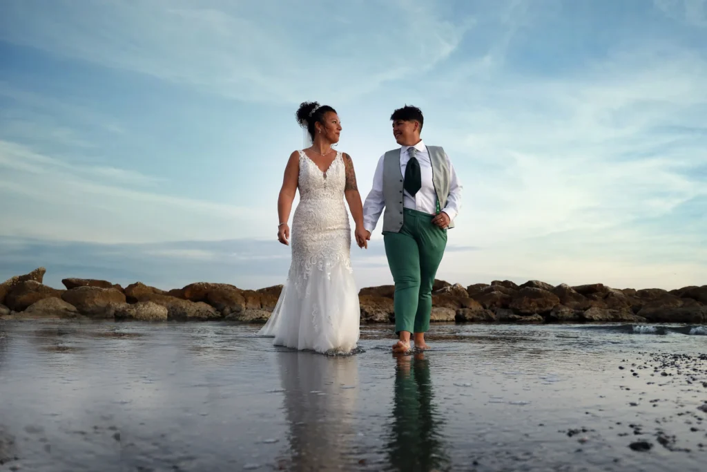 Bodas LGTBI de Chicas: Capturando el Amor con Naturalidad y Emoción de 10 inolvidable 2 Fotografo de Bodas, Comuniones y Eventos en Málaga y la Costa del Sol. Videos profesionales. Reportaje LGTBI mujeres
